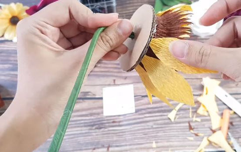 how-to-make-paper-sunflower-from-crepe-paper-diy-craft-tutorial-4