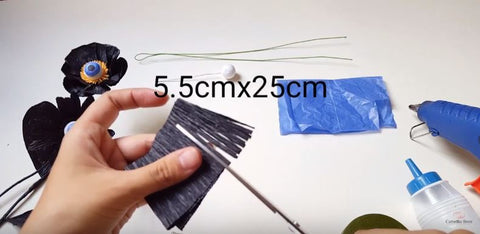 how-to-make-eyeball-paper-flowers-for-halloween-decoration-from-crepe-paper-2