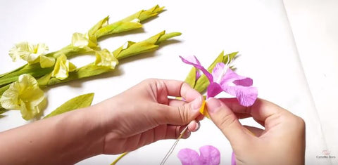 how-to-make-paper-gladiolus-flowers-from-crepe-paper-diy-tutorial-5