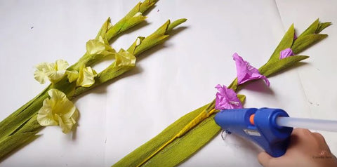 how-to-make-paper-gladiolus-flowers-from-crepe-paper-diy-tutorial-6