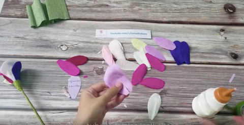 how-to-make-rainbow-rose-crepe-paper-flower-diy-super-easy-way-tutorial-4